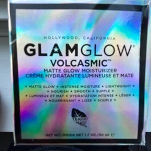 GLAMGLOW VOLCASMIC MATTE GLOW MOISTURIZER